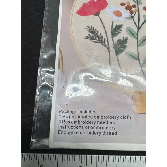 Embroidery DIY Art Kit With Pre-Printed Cloth Threads & Needles Floral Design P - Picture 2 of 5
